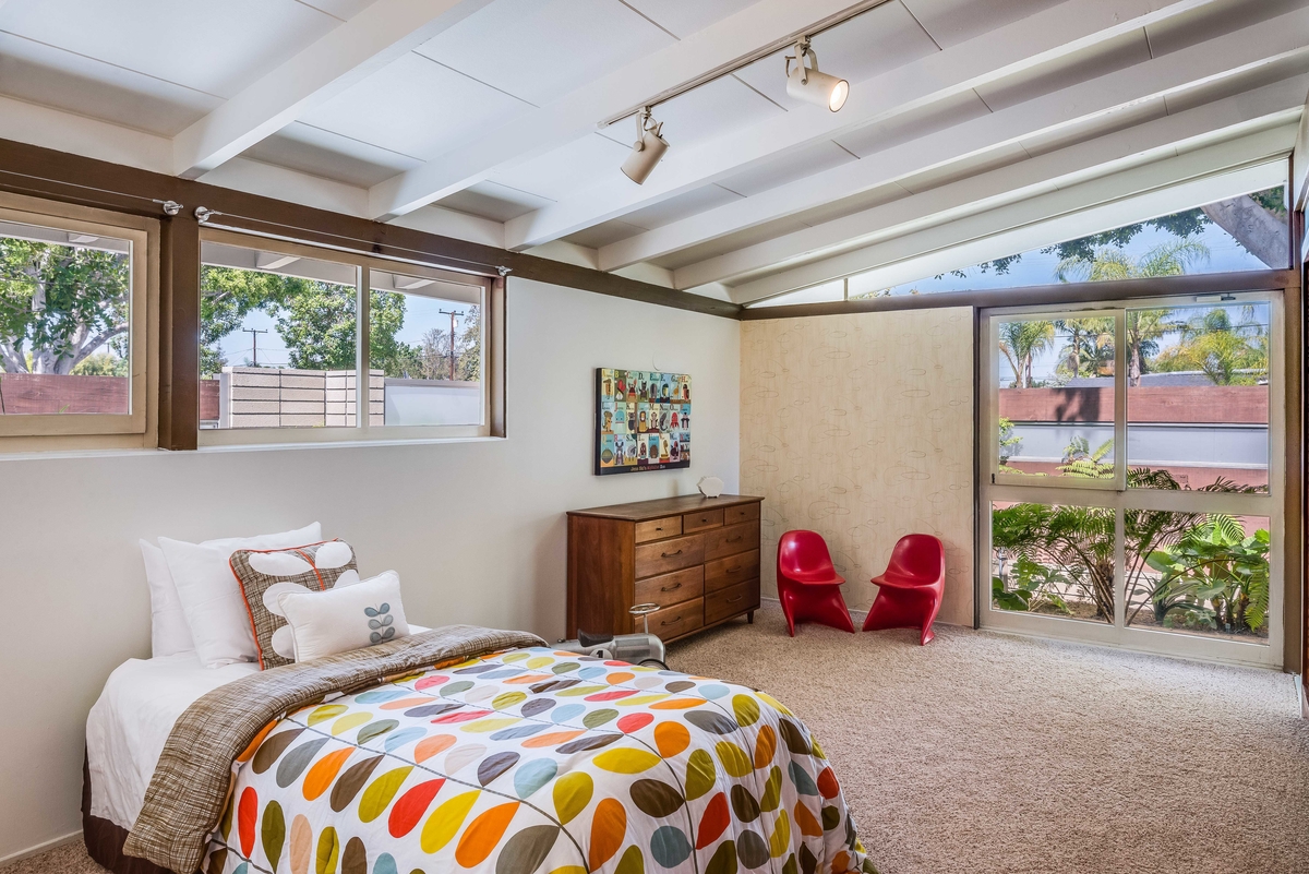 Corner bedroom, Cliff May Rancho